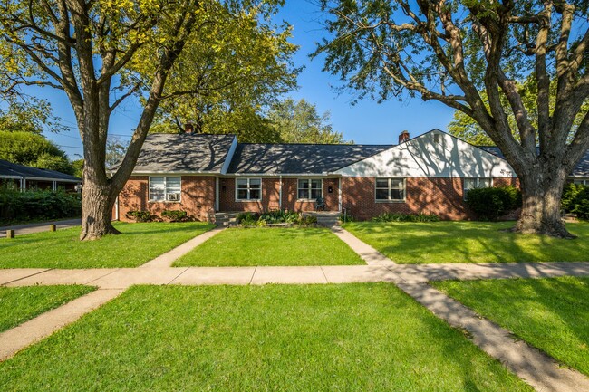 Building Photo - Willow Brook Rental