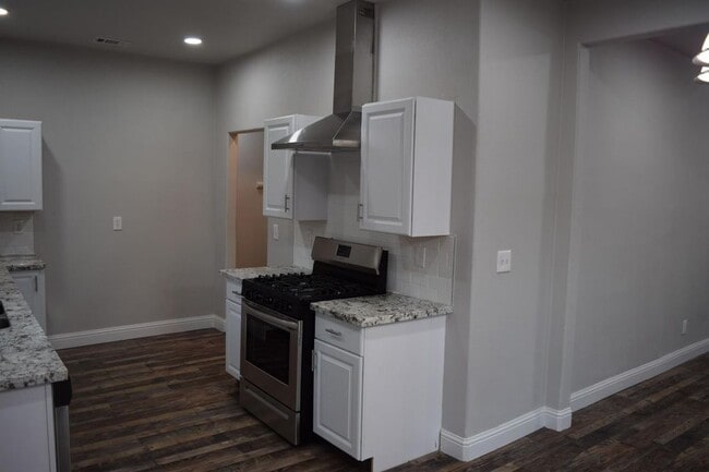 Photo - 2601 N Thorne Ave