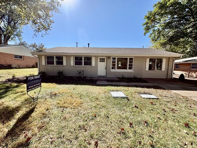Building Photo - Newly Remodeled Home near KSU Football Sta...