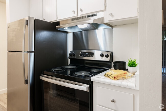 1BR, 1BA - 725SF - Kitchen