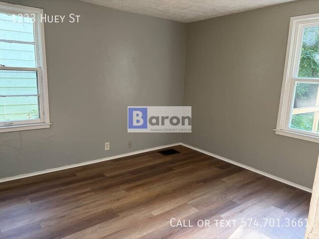 1233 Huey St