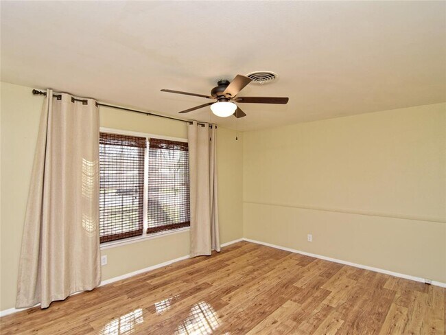 Photo - 5300 Middale Ln