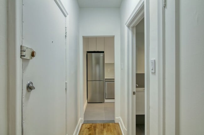 Photo - 2060 Rue du Fort Unit 14