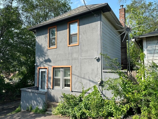Building Photo - 714 Brook St Rental