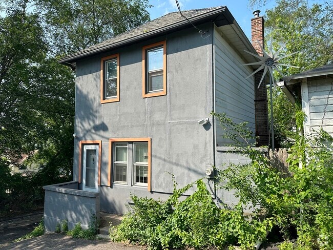 Building Photo - 714 Brook St Rental