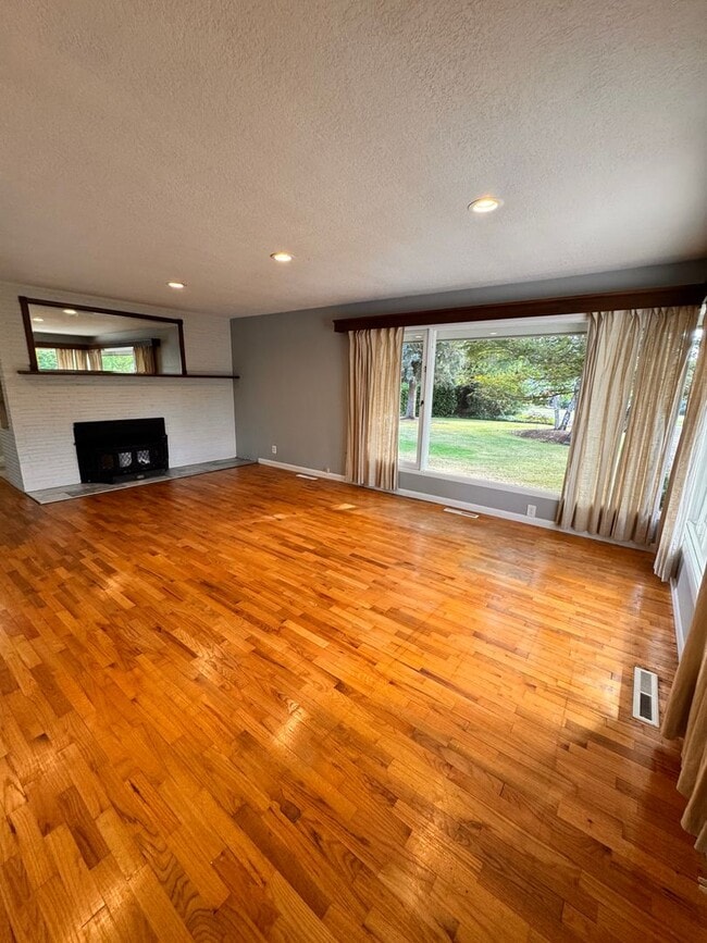 14 Royal Oaks Dr