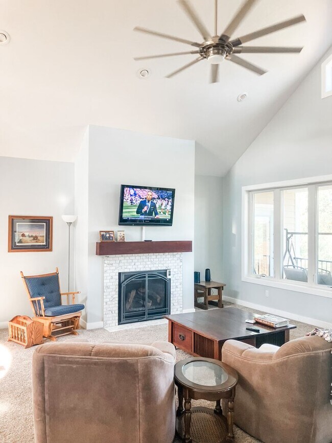 Photo - 220 Meadow Woods Dr