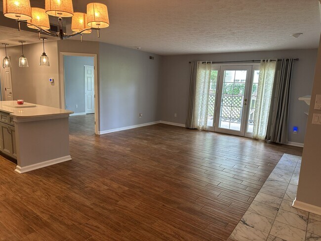 3023 Stratford Ct