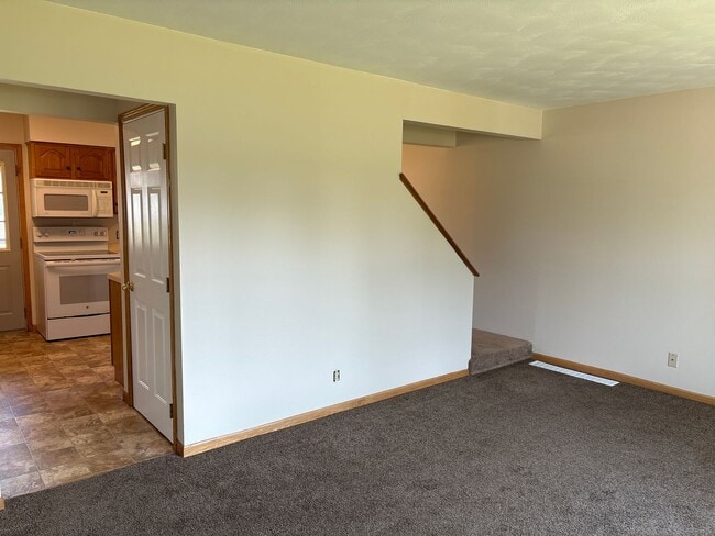 Photo - 2 Bedroom, 1.5 Bath Townhouse w/Garage in Camanche, IA