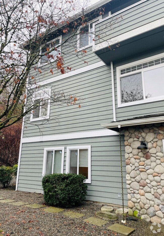 Building Photo - 2Bd/1Ba Seattle Duplex Rental