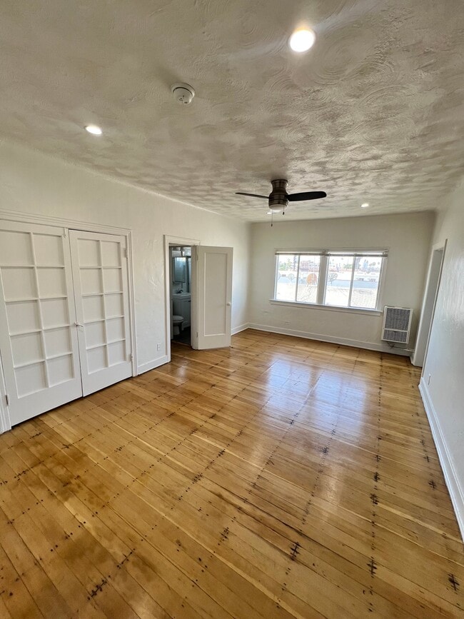 Photo - 1740 Winona Blvd Unit 304