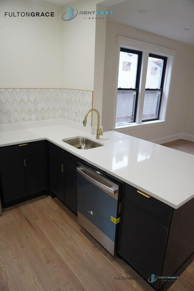 Photo - 4 bedroom in Chicago IL 60625 Unidad 1