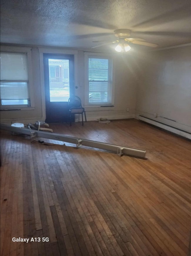 living room - 2468 US-11