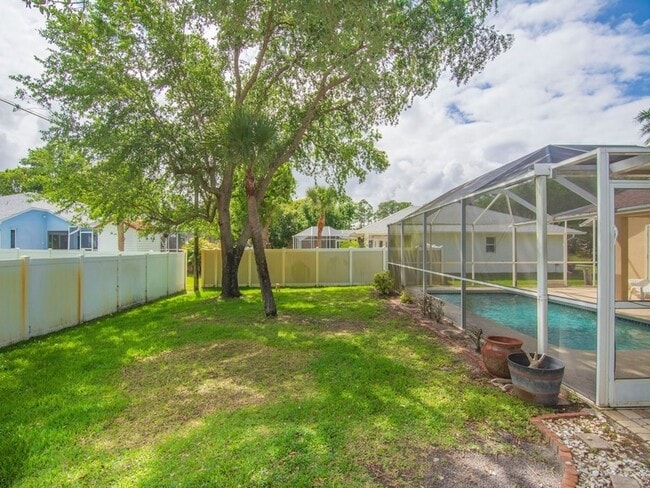 Photo - 962 Montrose Ave