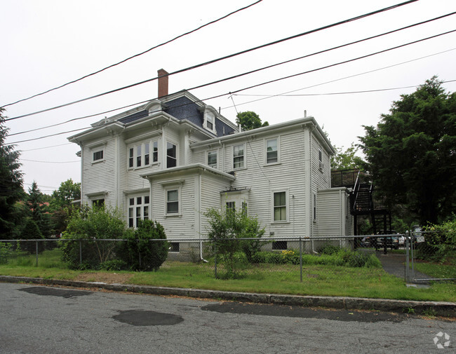 Building Photo - 119 Pleasant St Rental