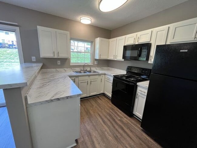 Building Photo - Lakewood Flats and Townhomes Unit SC4909