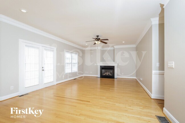 Photo - 940 Boyer Dr