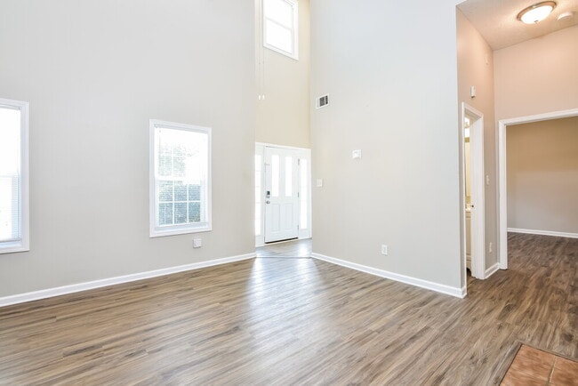 3443 Oaktree Way