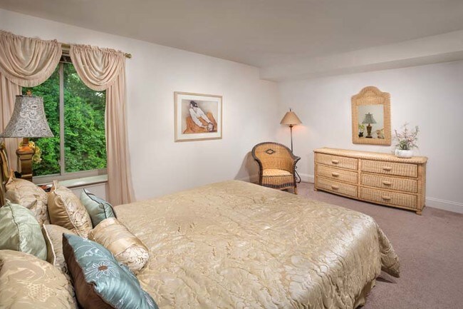 Dickey Hill Forest Apartments