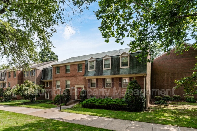 Building Photo - 5968 Westchester Park Dr Unit Apt T2