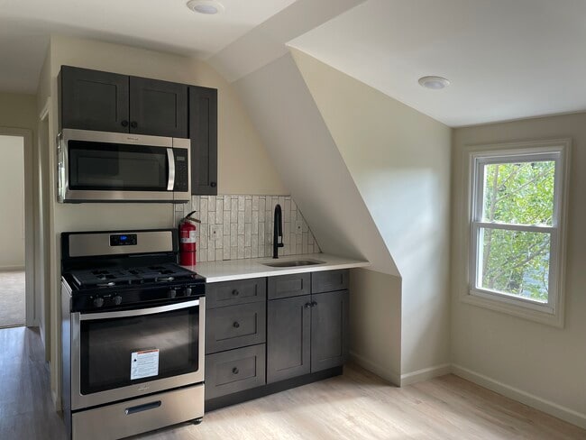 Photo - 140 Fabyan Pl Unit #3