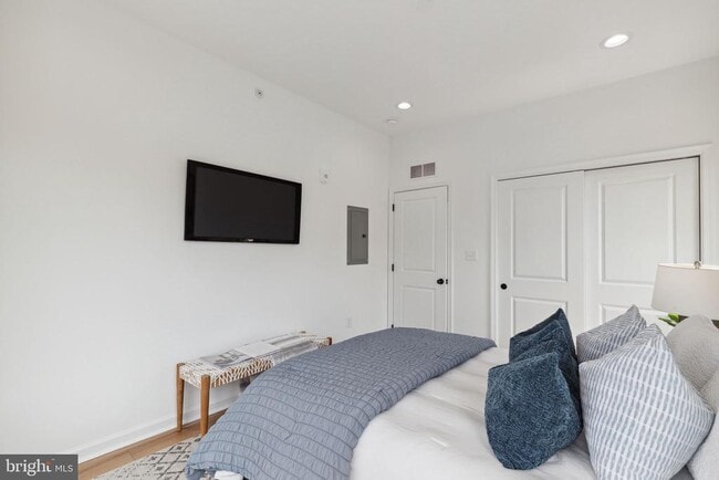 Photo - 2009 N Reese St Unit 8B