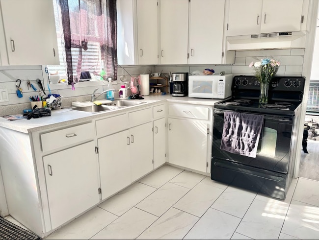 Building Photo - 156 Neill St Unit 156A