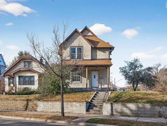 Building Photo - 1730 5th St NE Unit B