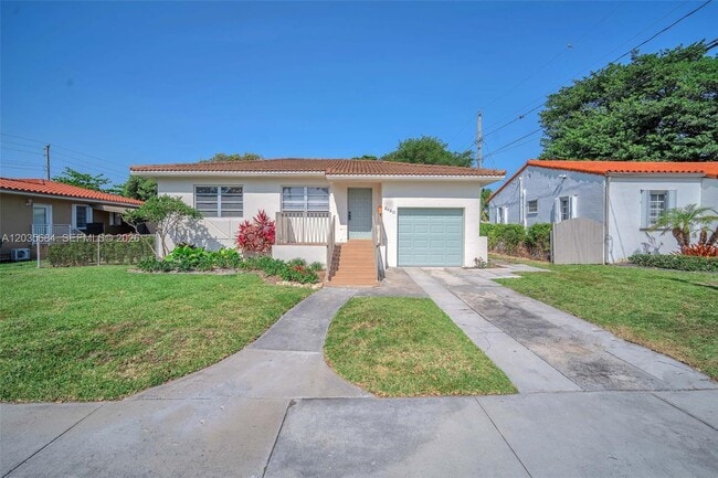 Building Photo - 2420 SW 21st Ave