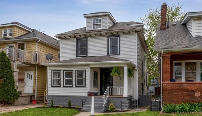 Building Photo - Beautiful Studio Apartment for Rent! Unit Back