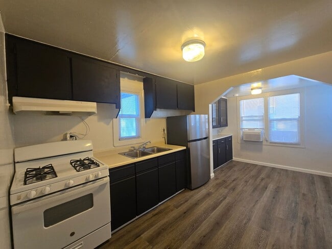 Photo - 512 N Palm St