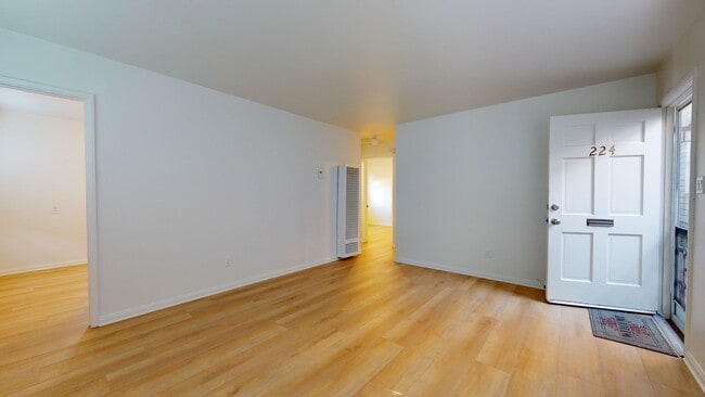 Photo - 226-226 C Ave