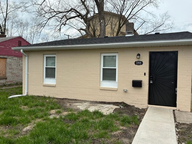 Building Photo - Stylish Renovated Home