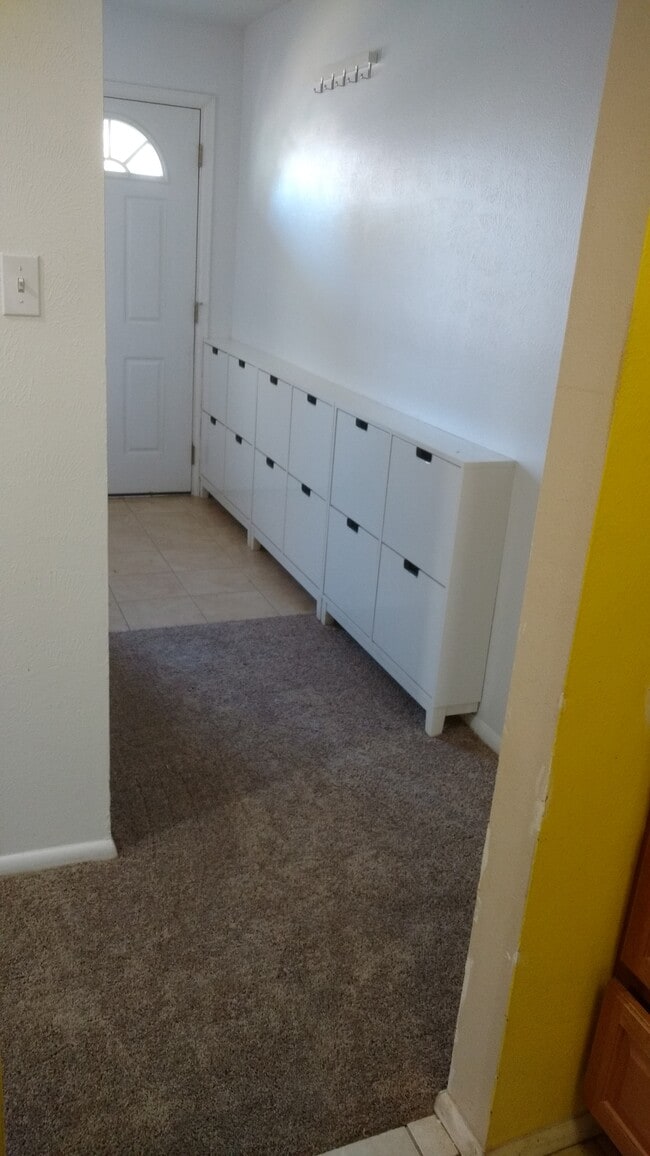 Entrada - 2583 S Rifle St