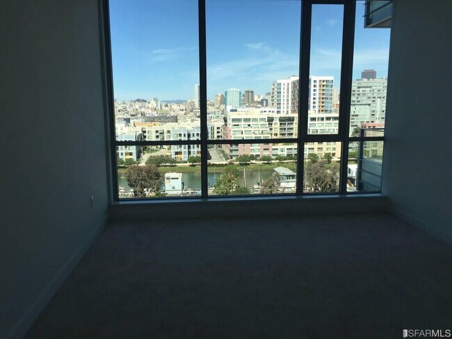 Photo - 718 Long Bridge St