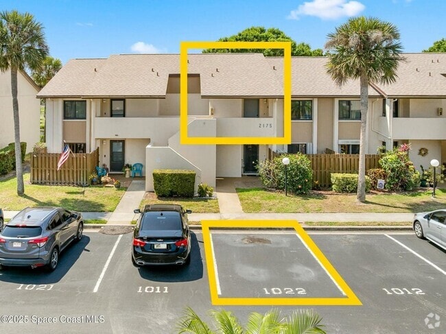 Building Photo - Adorable 2nd floor Condo with Community Po...