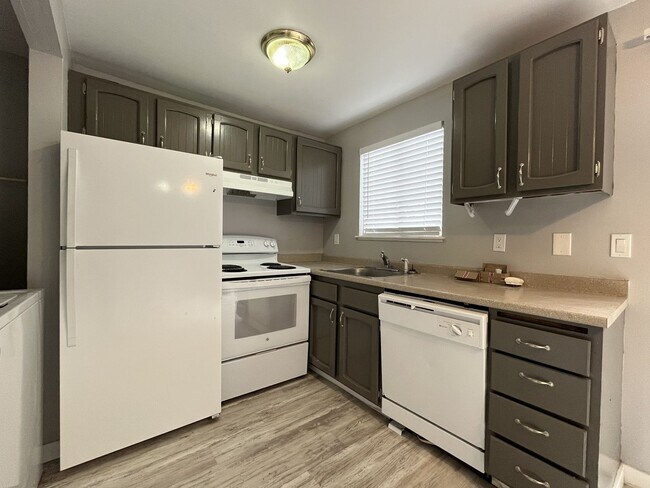 Photo - Spacious Apartment Retreat with Forest Views and Easy Access to the Portland Metro Area Unit #B