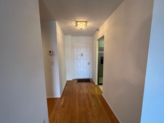 Building Photo - Luxurious 2 Bed 2 Bath Penthouse In Alta V...