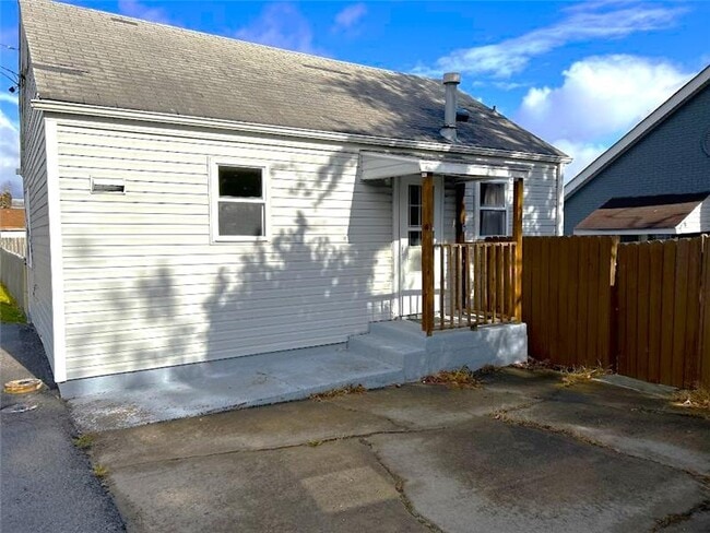 Building Photo - 128 S 13th St