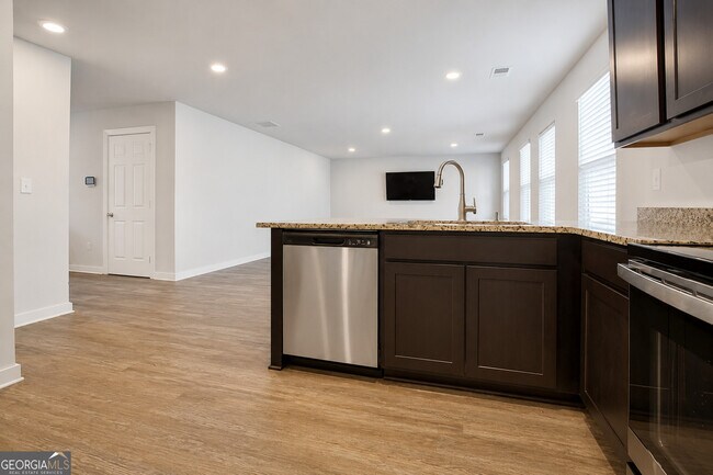 Photo - 1129 Bluecoat Cir