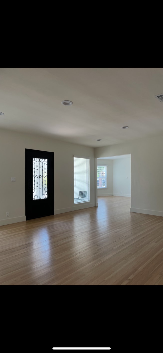 Photo - 6505 Greenbush Ave