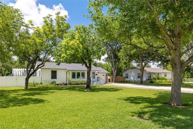 Photo - 305 Sunset Dr