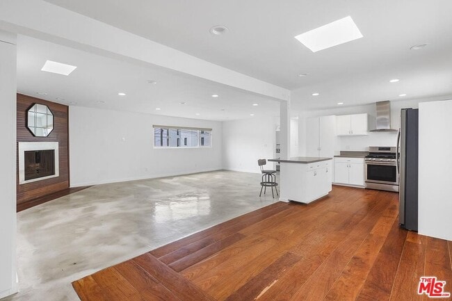 Building Photo - 25 Ironsides St