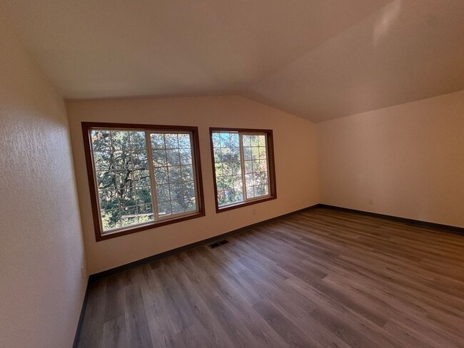 Photo - 2 Bedroom 1.5 Bathroom Duplex in Southwest Eugene Unit 1697 Ardendale Ln