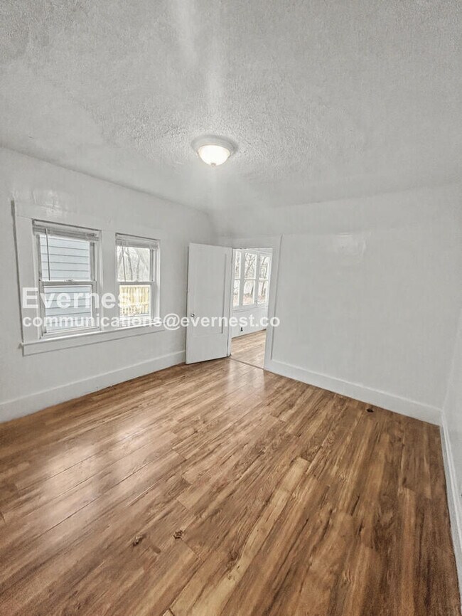 Photo - 3880 W 37th St