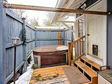 Photo - 800 SW Brockwood Ave