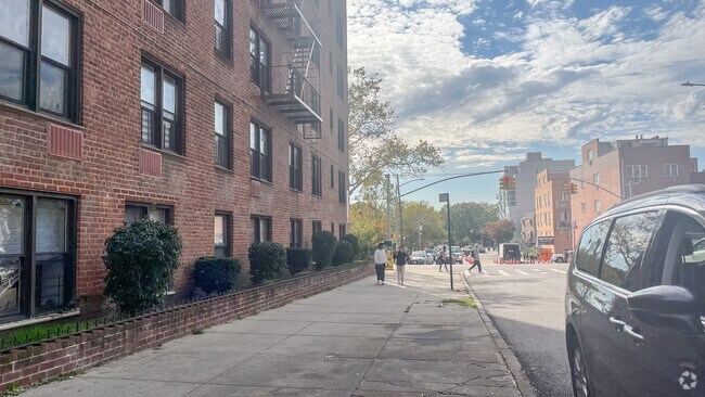 Context Photo - Woodner House Condominiums