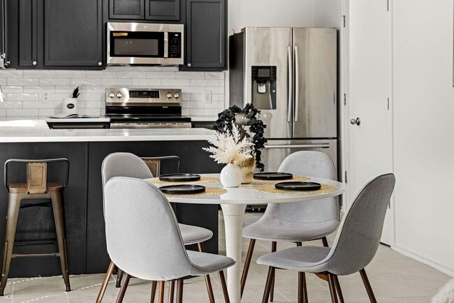 Photo - 525 Meadow Park Dr