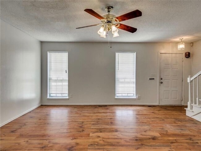 Photo - 3011 W Wilshire Blvd