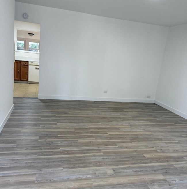 Photo - 533 Redwood Rd